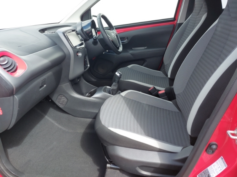 Toyota Aygo 1.0 Vvt-i X-plore DK68TFO Red #5