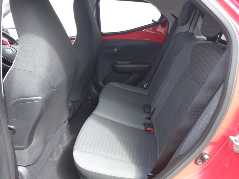 Toyota Aygo 1.0 Vvt-i X-plore DK68TFO Red #6