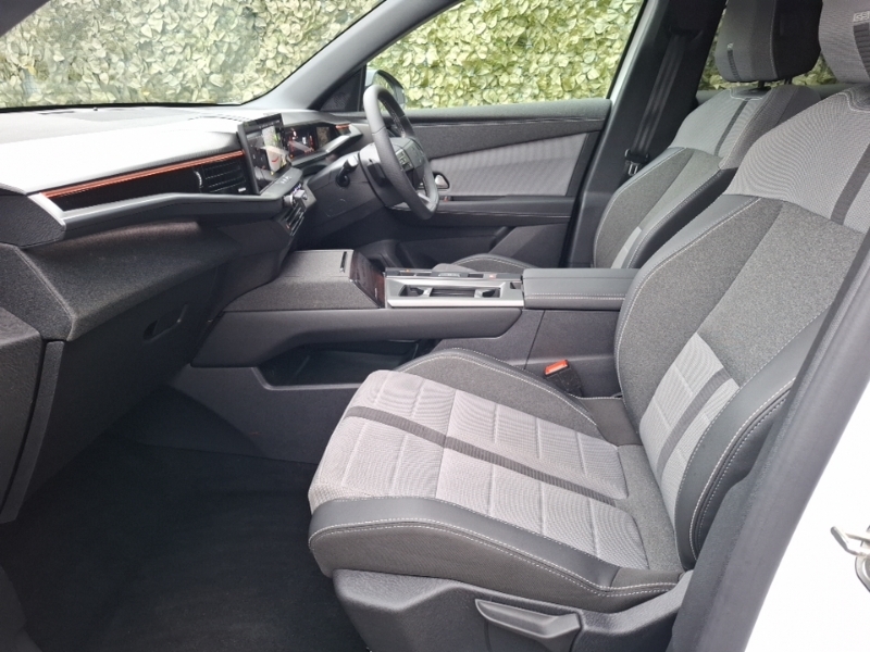 Vauxhall Grandland 1.2 Hybrid 136 Gs E-dct6 WG75KOW White #5