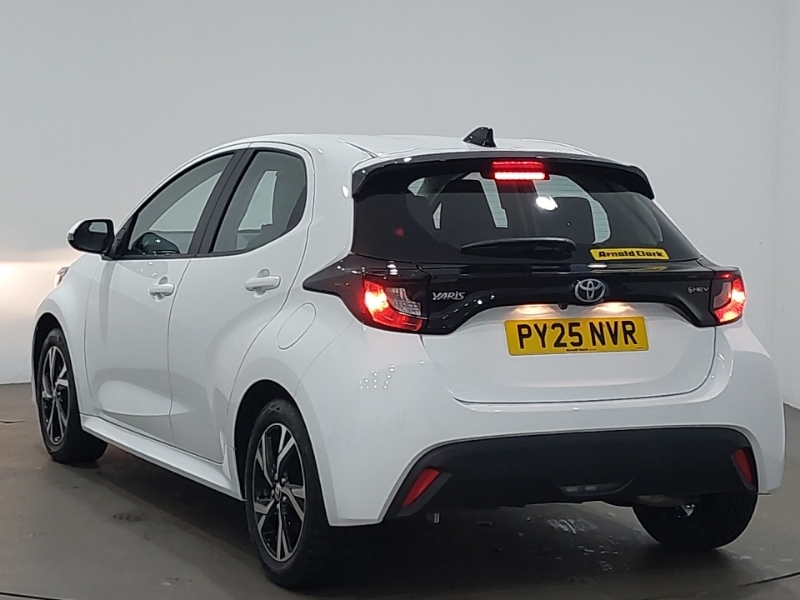 Toyota Yaris 1.5 Hybrid Icon Cvt PY25NVR White #2