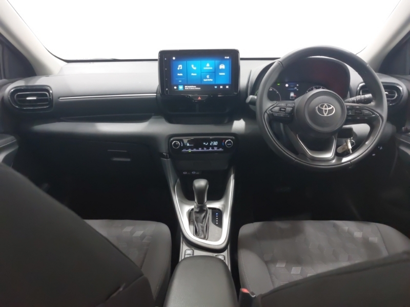 Toyota Yaris 1.5 Hybrid Icon Cvt PY25NVR White #3