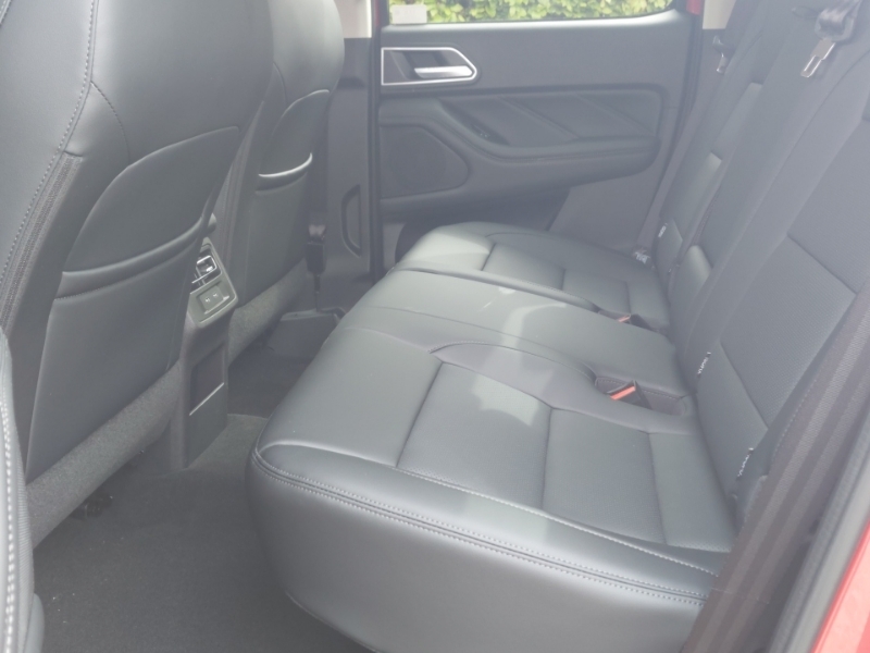 Great Wall POER300 2.4D Turbo Ultra Double Cab Pickup 4X4 Red #6
