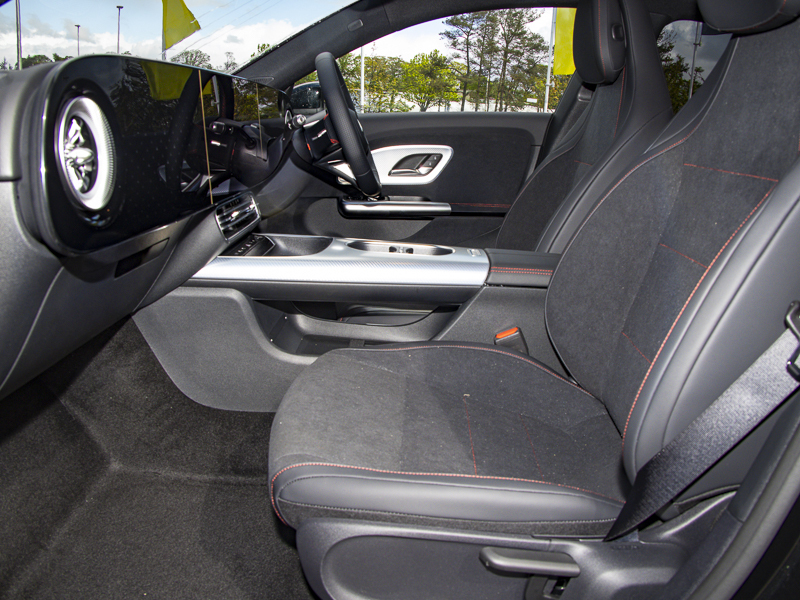 Mercedes-Benz CLA Class Cla 250 200Kw Amg Line Executive 85Kwh Black #3