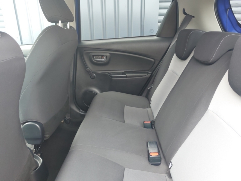 Toyota Yaris 1.5 Vvt-i Design SE17JOH Blue #6