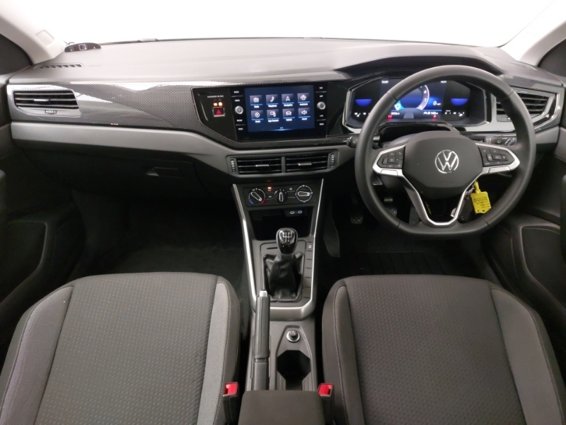 Volkswagen Polo 1.0 Tsi Life SH24VVB Black #3