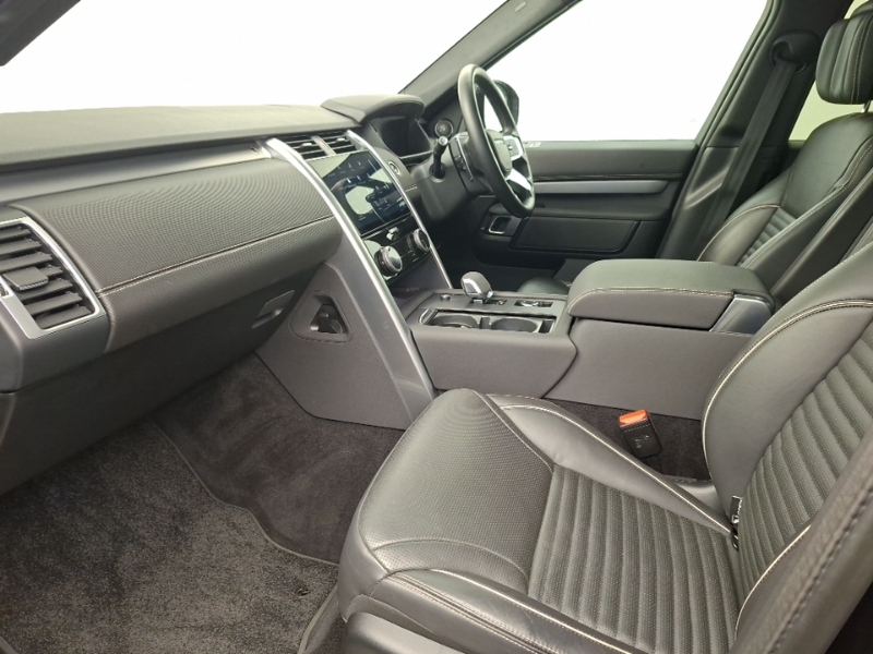 Land Rover Discovery 3.0 D300 Dynamic Hse YC73BWY Black #5