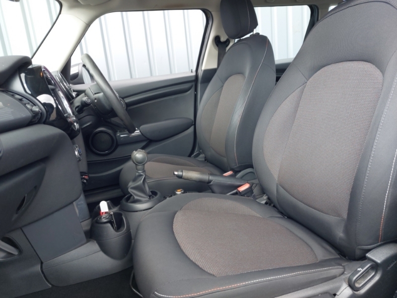 Mini Hatch 1.5 Cooper D II Black #5