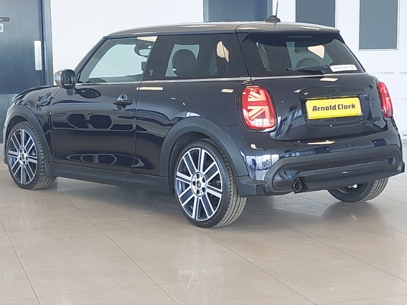 Mini Hatch 1.5 Cooper Exclusive Premium Plus SC72JWA Black #2