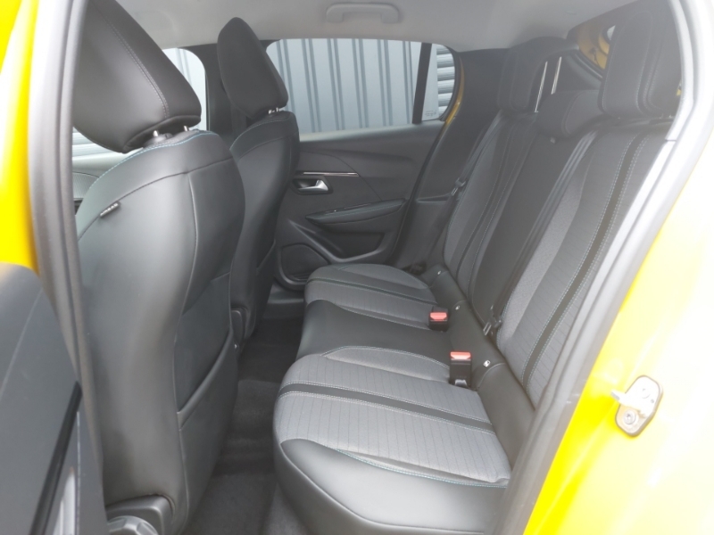 Peugeot 208 1.2 Puretech 100 Allure Premium SD71RZW Yellow #6