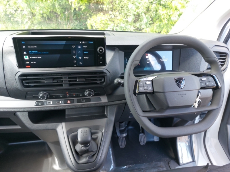 Peugeot Expert 2.0 Bluehdi 145 Asphalt Van SA26LWU White #3