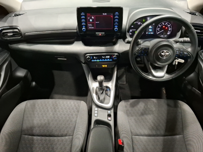 Toyota Yaris 1.5 Hybrid Icon Cvt DU73EKD White #3