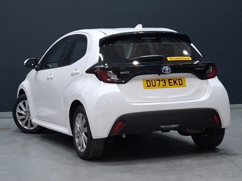 Toyota Yaris 1.5 Hybrid Icon Cvt DU73EKD White #2