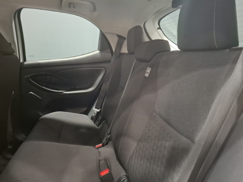 Toyota Yaris 1.5 Hybrid Icon Cvt DU73EKD White #6