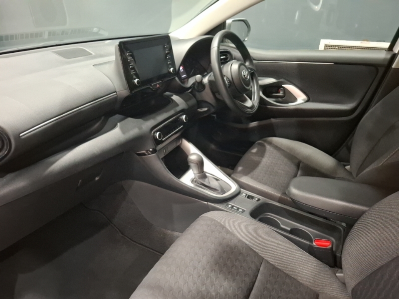 Toyota Yaris 1.5 Hybrid Icon Cvt DU73EKD White #5