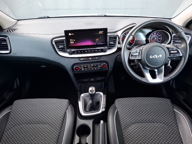 Kia Ceed 1.5T Gdi Isg 3 LA71DZZ White #3