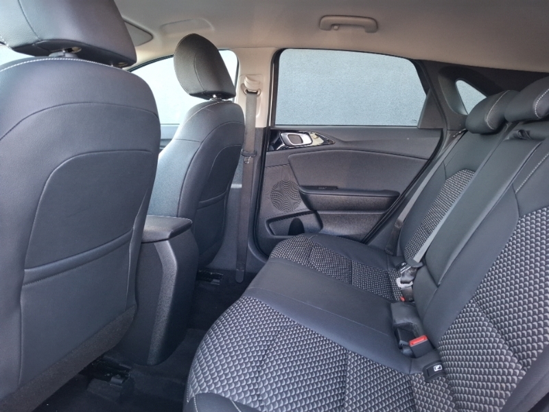 Kia Ceed 1.5T Gdi Isg 3 LA71DZZ White #6