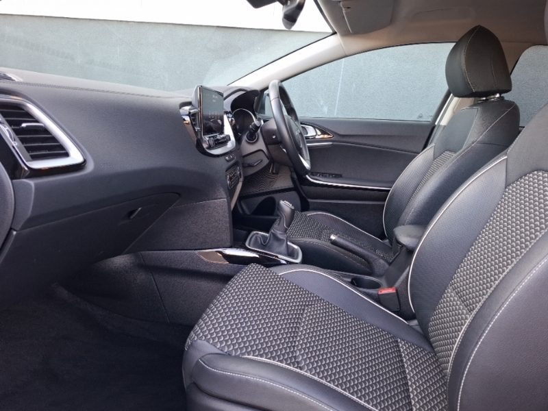 Kia Ceed 1.5T Gdi Isg 3 LA71DZZ White #5