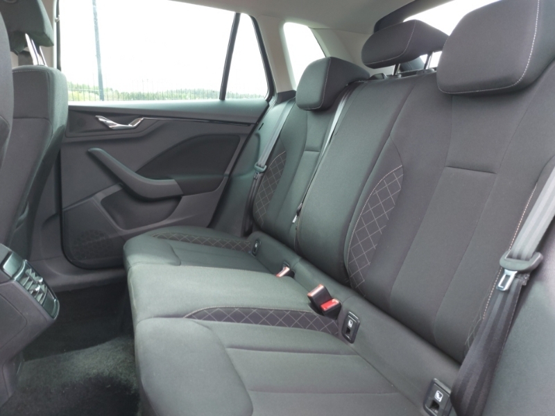 Skoda Kamiq 1.0 Tsi 110 Se Drive Dsg YB22XDM Black #6