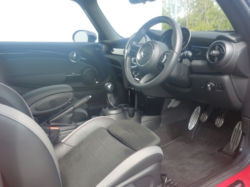 Mini Hatch 1.5 Cooper Sport SC22YMD Red #6