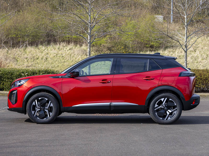 Peugeot e-2008 115Kw Gt 54Kwh Red #4