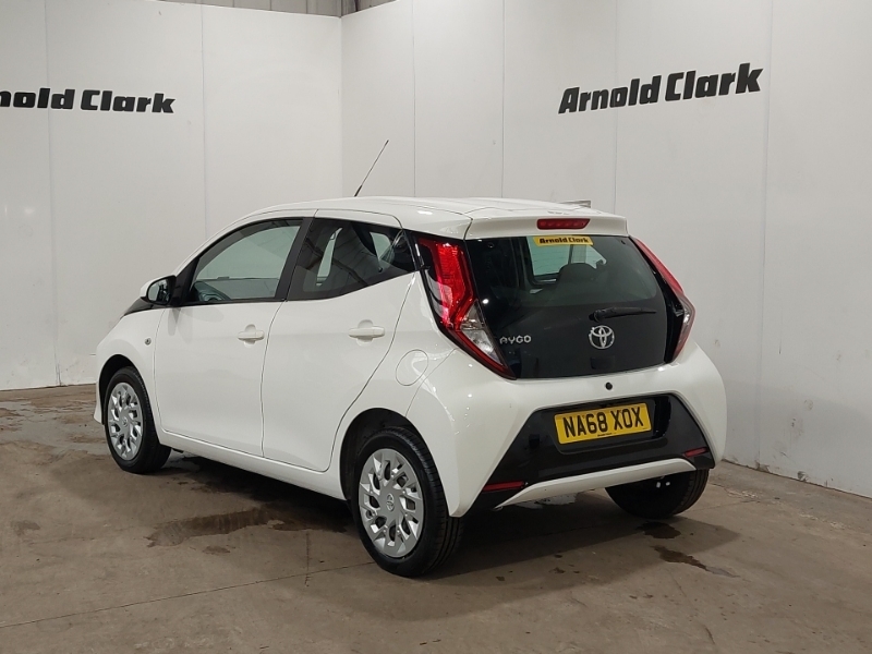Toyota Aygo 1.0 Vvt-i X-play NA68XOX White #2