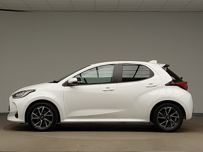 Toyota Yaris 1.5 Hybrid Design Cvt AO72XFR White #4