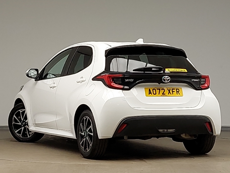 Toyota Yaris 1.5 Hybrid Design Cvt AO72XFR White #2