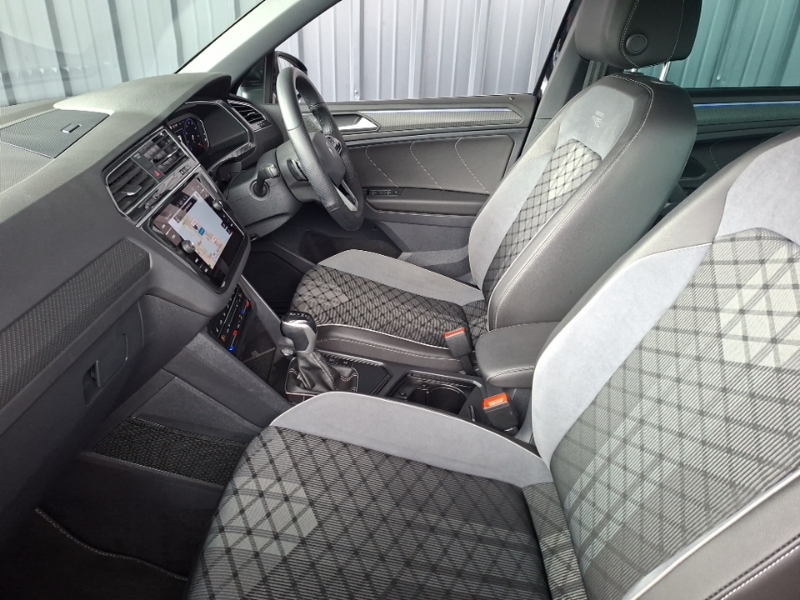 Volkswagen Tiguan 2.0 Tdi R-line Edition Dsg DA23FRD Black #5