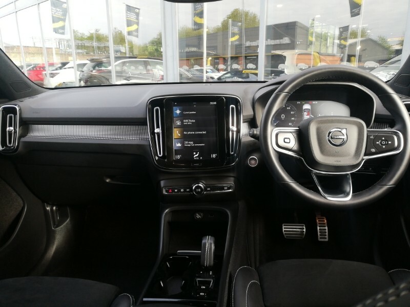 Volvo XC40 1.5 T4 Recharge Phev R Design BU22FOT Black #3
