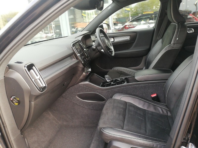 Volvo XC40 1.5 T4 Recharge Phev R Design BU22FOT Black #5