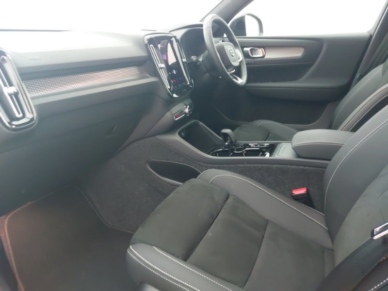 Volvo XC40 2.0 B4p Plus Black Edition YS25EMJ Black #5