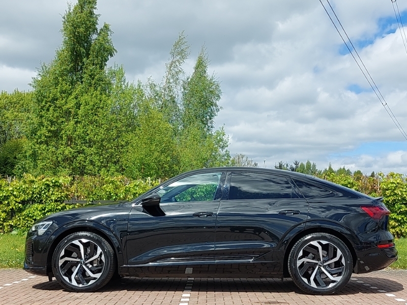 Audi Q8 e tron 250Kw 50 Quattro 95Kwh Black Edition Black #4