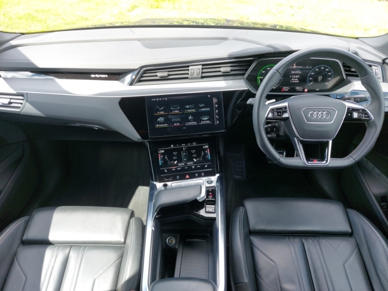 Audi Q8 e tron 250Kw 50 Quattro 95Kwh Black Edition Black #3