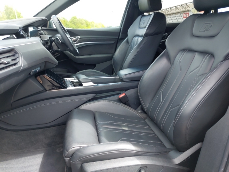Audi Q8 e tron 250Kw 50 Quattro 95Kwh Black Edition Black #5