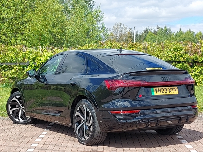 Audi Q8 e tron 250Kw 50 Quattro 95Kwh Black Edition Black #2