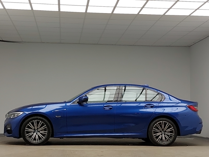 BMW 3 Series 330E M Sport Step HK71WKV Blue #4
