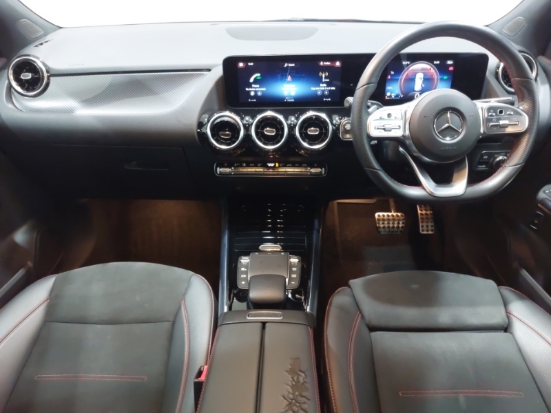 Mercedes-Benz GLA Class Gla 180 Amg Line Executive EO71CDZ Red #3