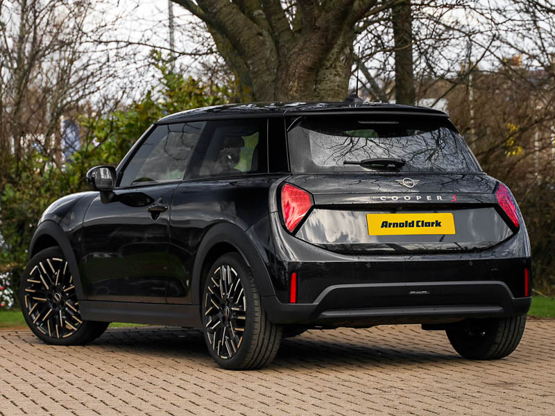 Mini Hatch 2.0 S Exclusive SV74USM Black #2