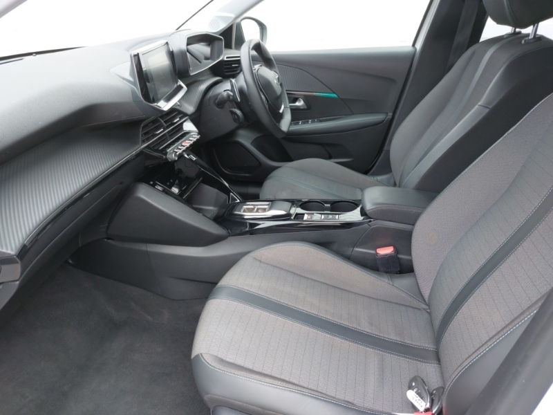 Peugeot 208 1.2 Puretech 130 Allure Premium Eat8 KW23OFM White #5