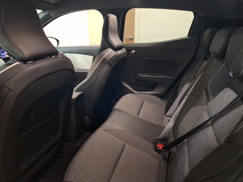 Renault Clio 1.6 E-tech Full Hybrid 145 Techno DA72KCG Black #6