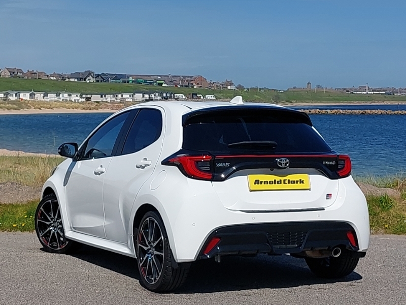 Toyota Yaris 1.5 Hybrid Gr Sport Cvt ST72MDN White #2