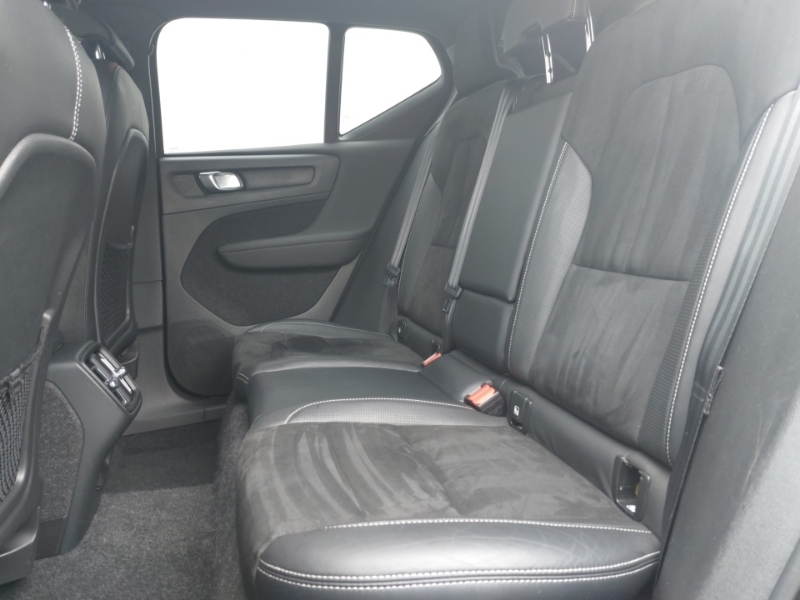 Volvo XC40 2.0 B4p R Design Pro EJ70KJV Black #6