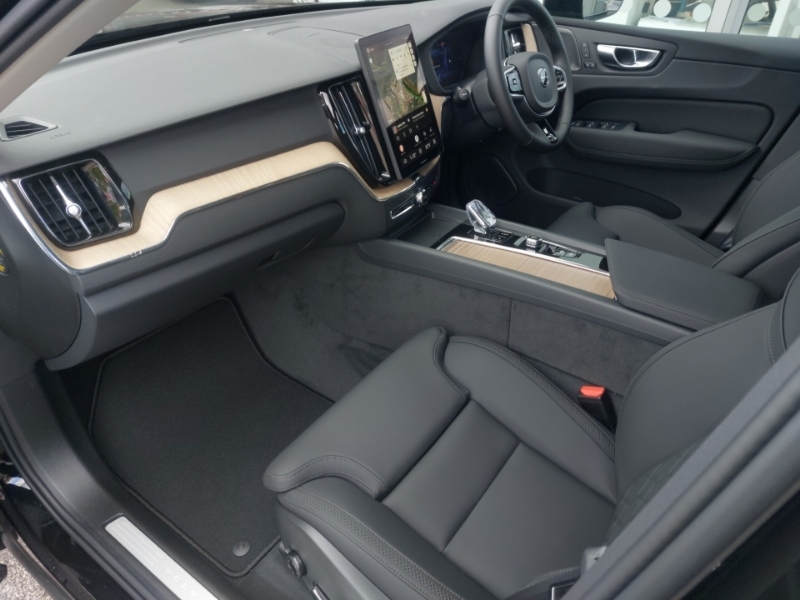 Volvo XC60 2.0 T6 350 Phev Plus Dark Awd Geartronic Black #5