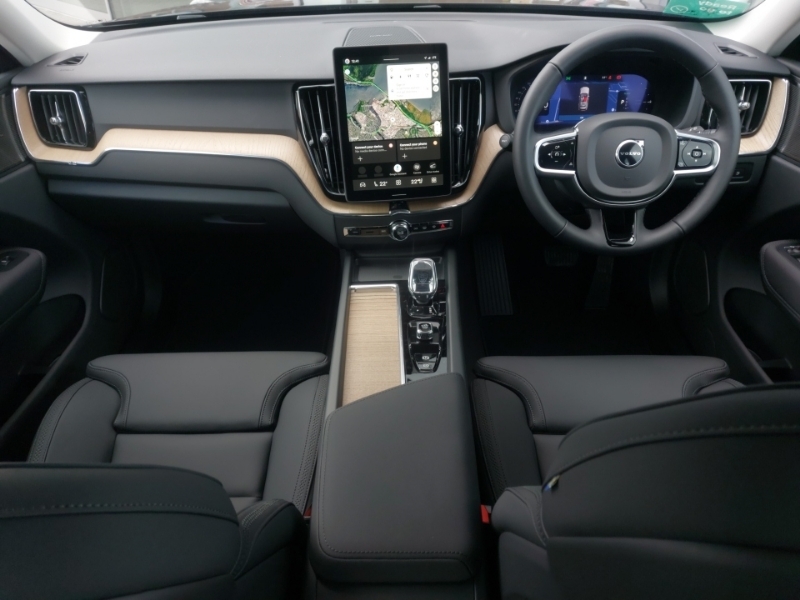 Volvo XC60 2.0 T6 350 Phev Plus Dark Awd Geartronic Black #3