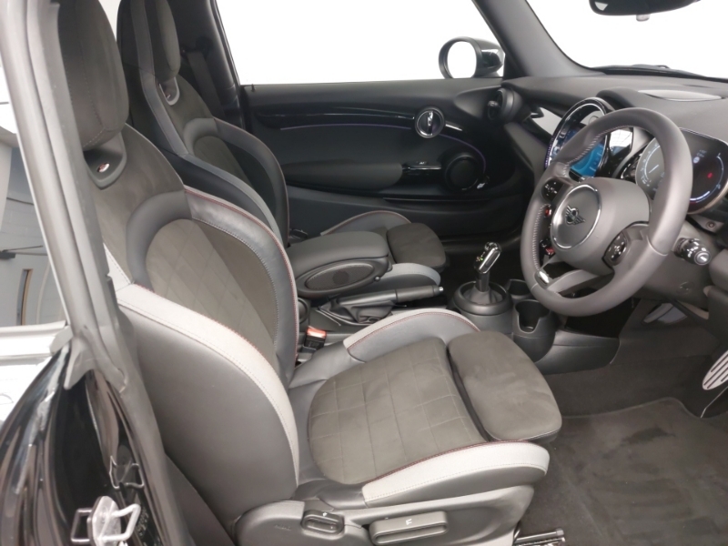 Mini Hatch 1.5 Cooper Sport SH23NKO Black #6