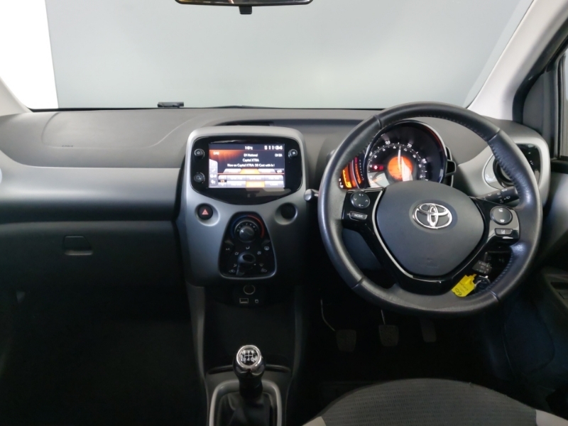Toyota Aygo 1.0 Vvt-i X-play Tss FL71BRZ Silver #3