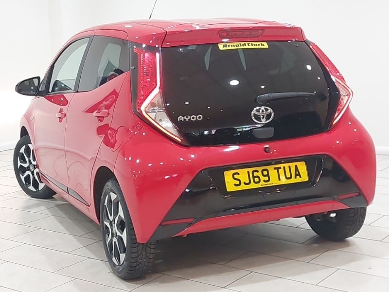 Toyota Aygo 1.0 Vvt-i X-trend SJ69TUA Red #2