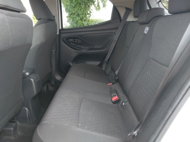 Toyota Yaris 1.5 Hybrid Design Cvt Nav BL72NVY White #6