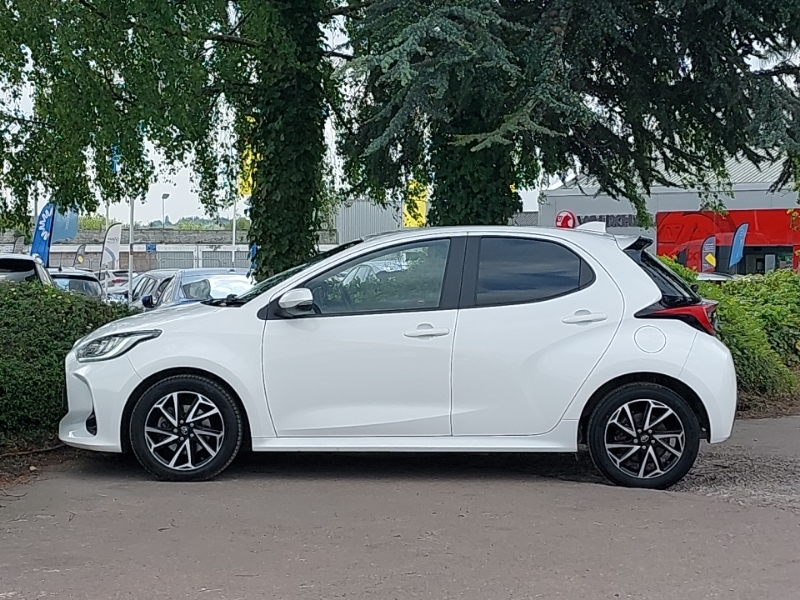 Toyota Yaris 1.5 Hybrid Design Cvt Nav BL72NVY White #4