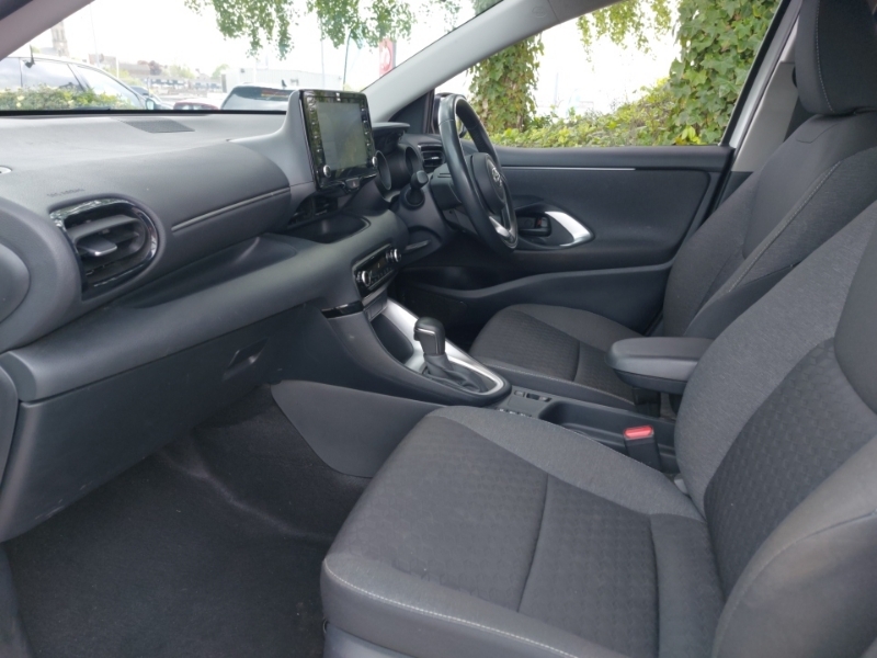 Toyota Yaris 1.5 Hybrid Design Cvt Nav BL72NVY White #5